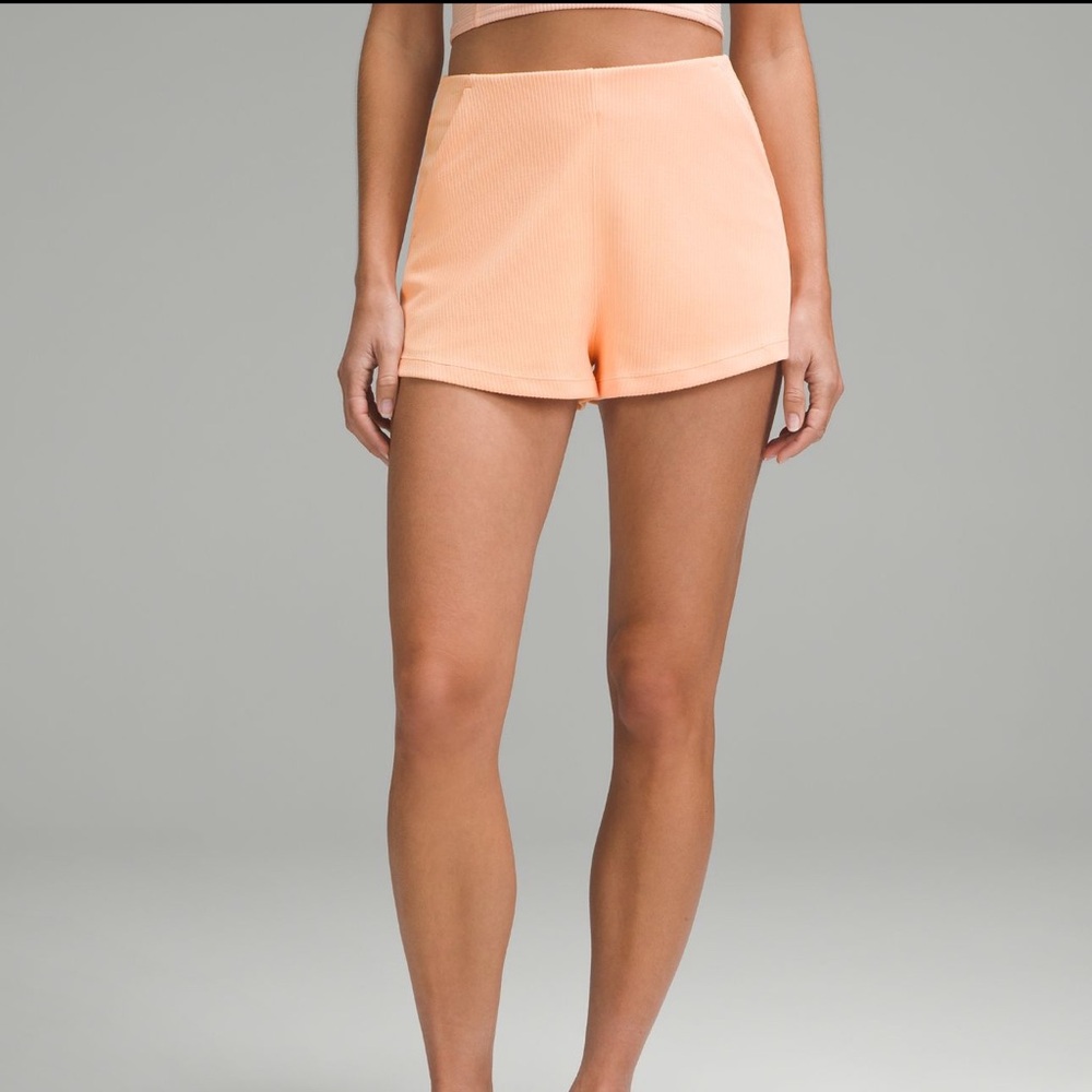 Lululemon Ribbed Softstreme High-Rise Short 2”
